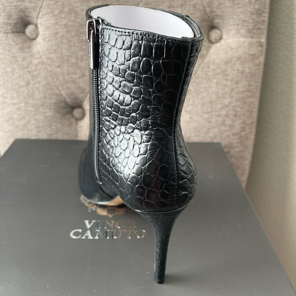 Vince Camuto Women's Allost Pointy Toe Bootie Ankle Boot In Size 7  EU 38 - Picture 5 of 10